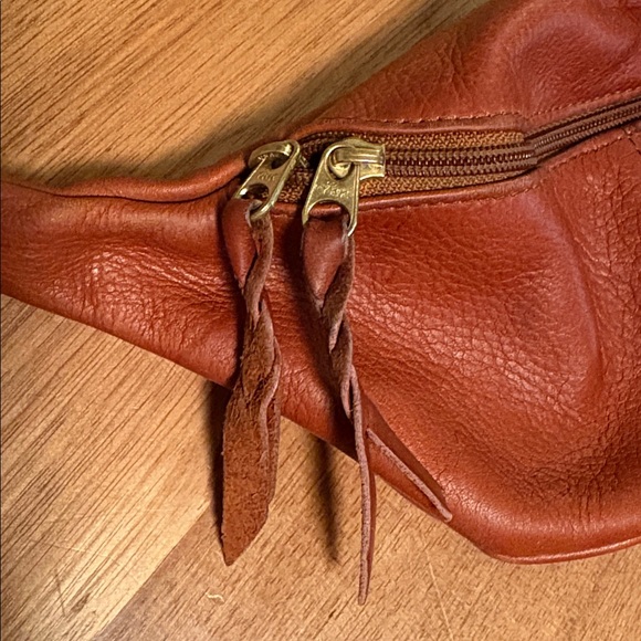 Sven USA Small Leather Sling Bag - Picture 11 of 12